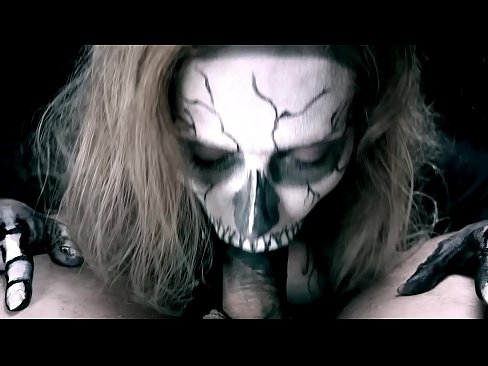 ❤️ Demon famke sûgje hoanne mei har swarte mûle en slikken cum. ❤ Homemade porno by wy ❌
