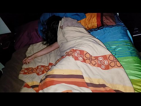 ❤️ Styfsoan bespot syn jonge styfmem wylst se sliept. ❤ Homemade porno by wy ❌
